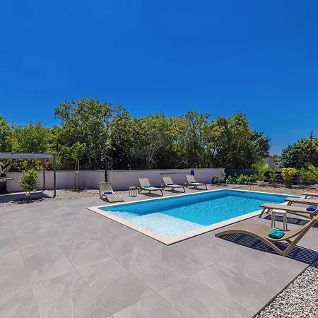 Adria Moments With Private Pool *